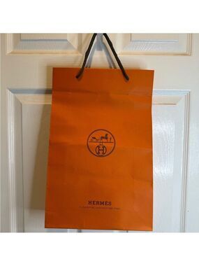 HERMÈS SHOPPING BAG 17” x 11” x 4”